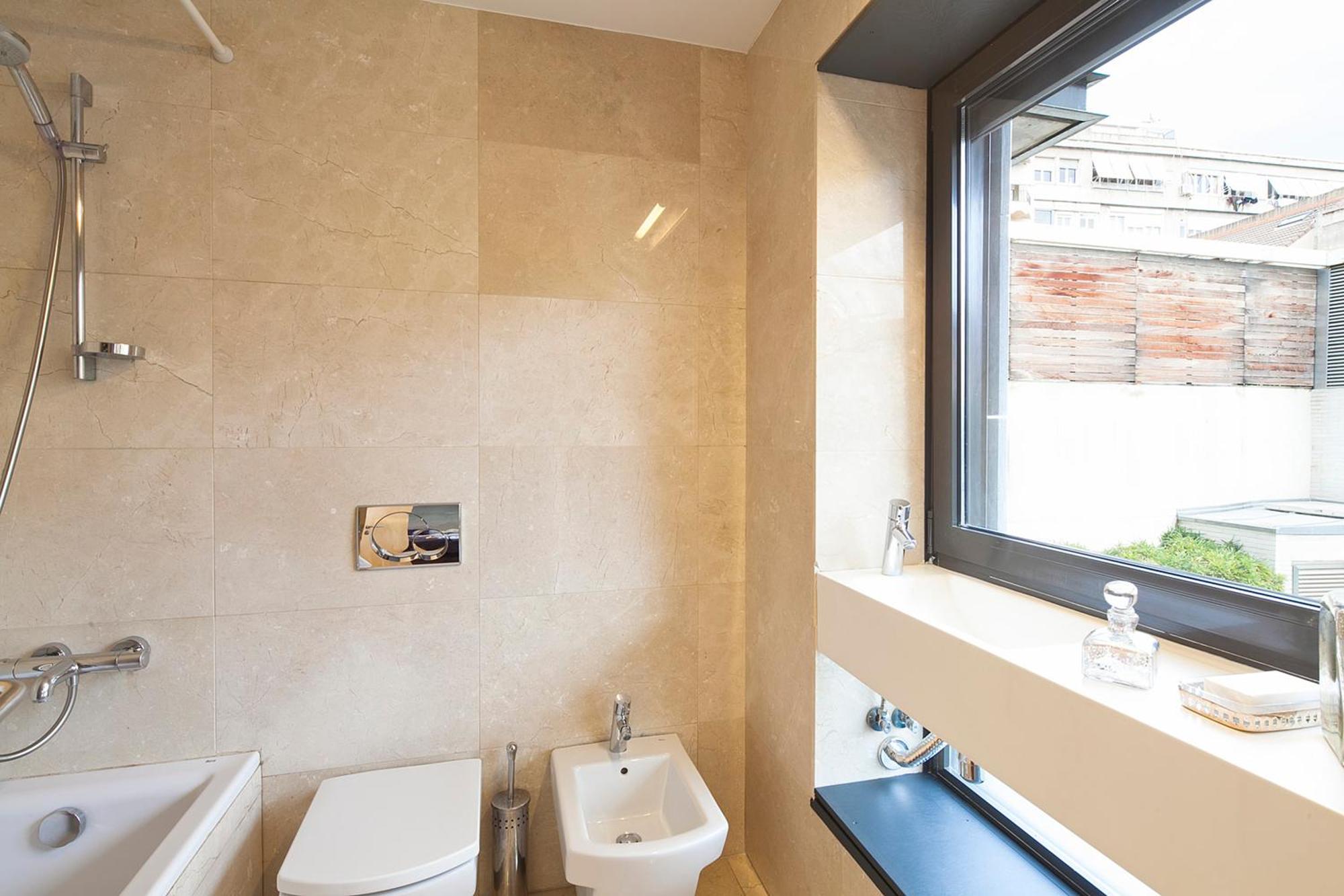 My Space Emirates - Splendid Apartment With Terrace And Pool Near Park Gueell Barcelona Exteriör bild