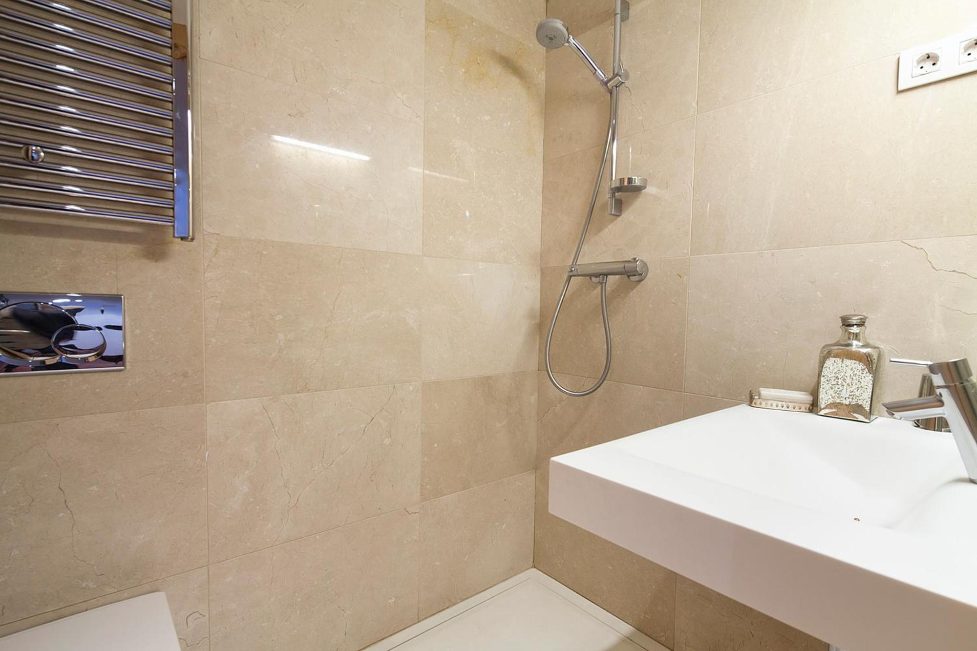 My Space Emirates - Splendid Apartment With Terrace And Pool Near Park Gueell Barcelona Exteriör bild