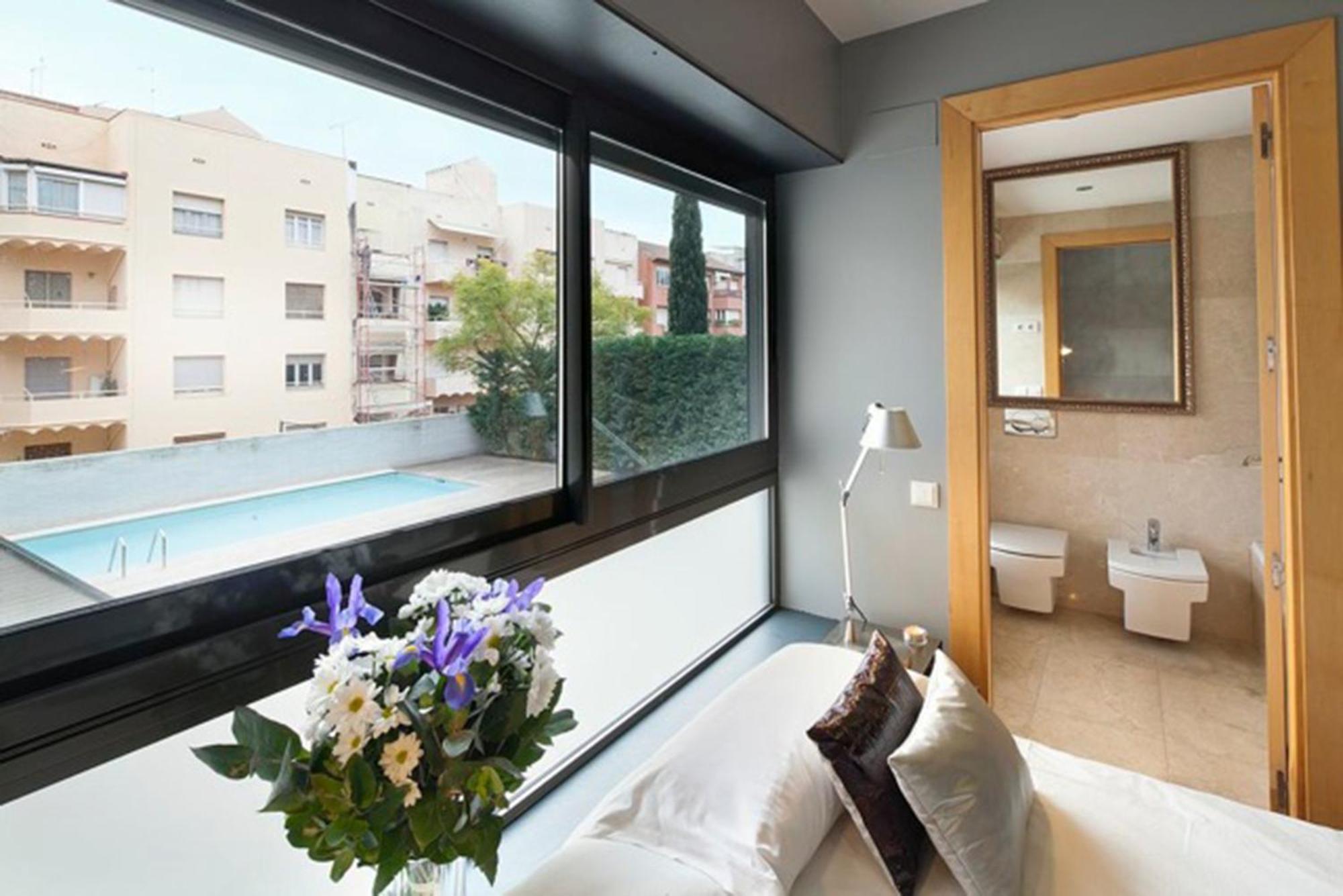 My Space Emirates - Splendid Apartment With Terrace And Pool Near Park Gueell Barcelona Rum bild